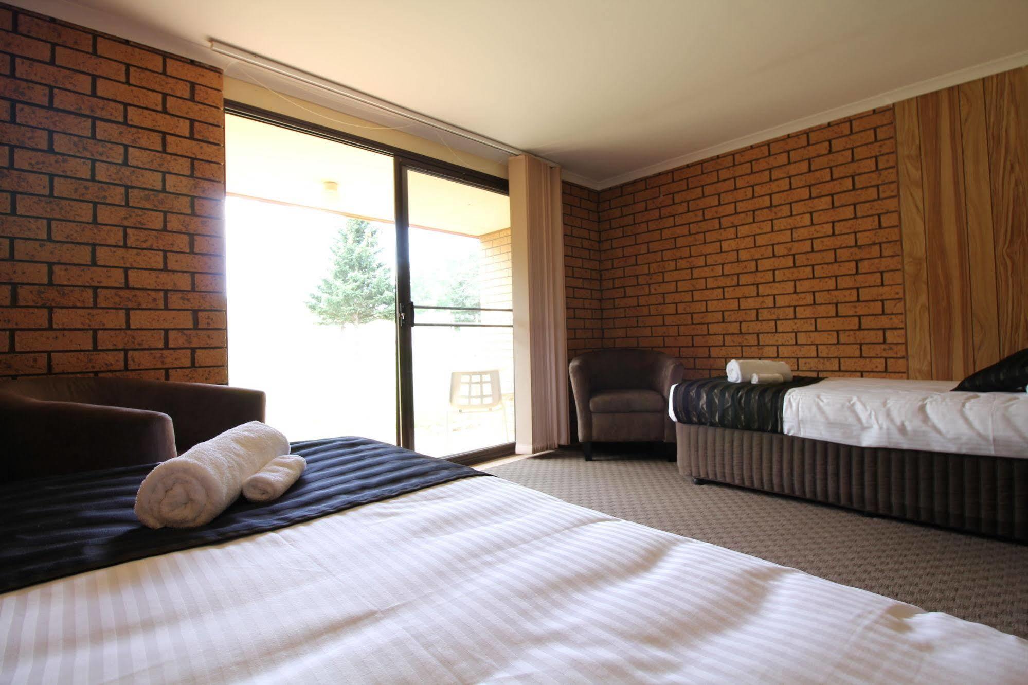 Snowy Mountains Resort And Function Centre アダミナビー エクステリア 写真