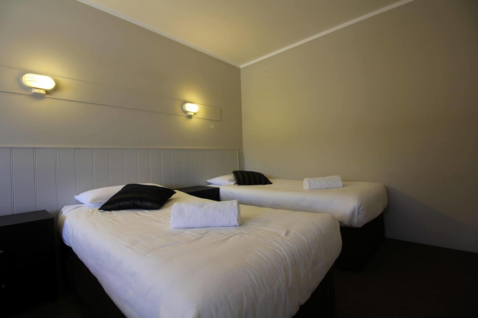 Snowy Mountains Resort And Function Centre アダミナビー エクステリア 写真